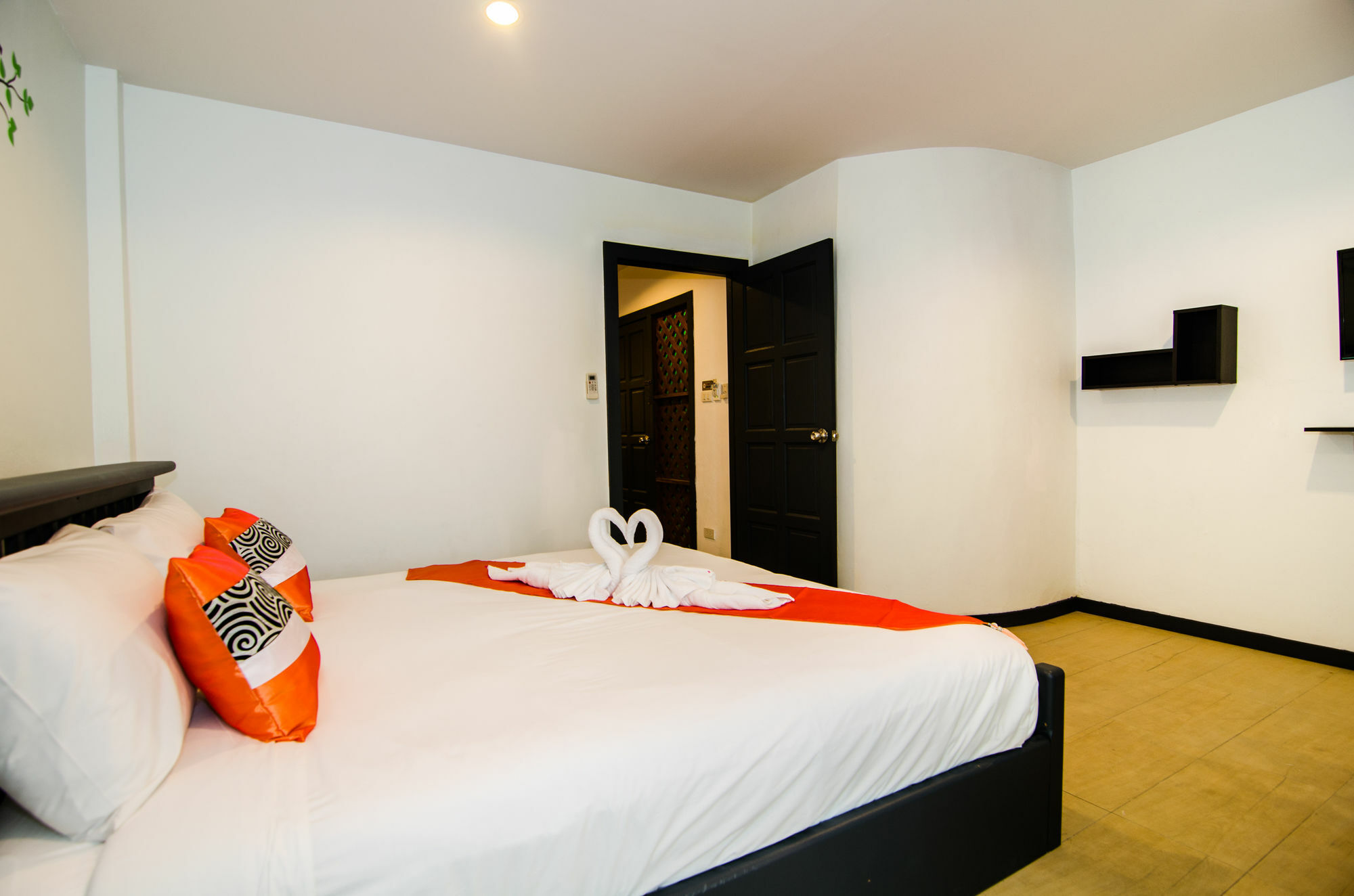 Colora Hotel Patong Phuket Extérieur photo